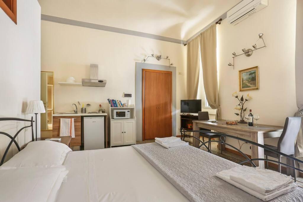 Next To The Duomo Of Florence, Raffaello, With Private Patio *