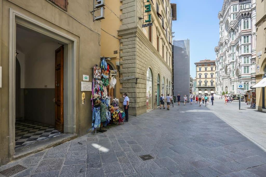 Apartment Next To The Duomo Of Florence, Raffaello, With Private Patio