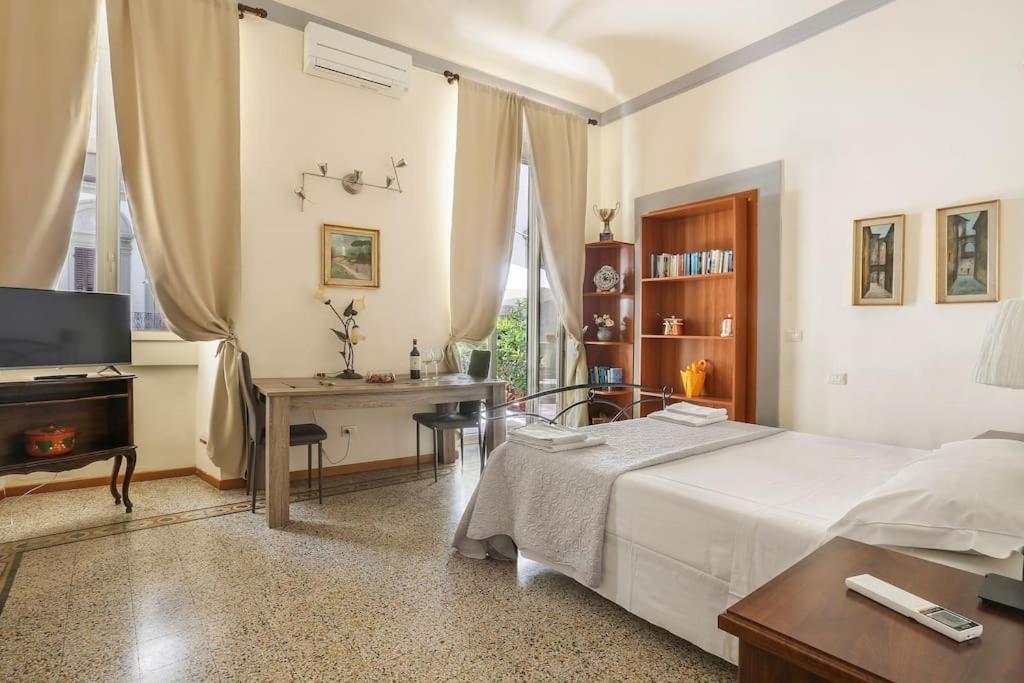 Next To The Duomo Of Florence, Raffaello, With Private Patio *